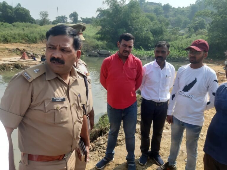 अपर जिलाधिकारी व एसएसपी जी ने छठ घाट का किया निरीक्षण।