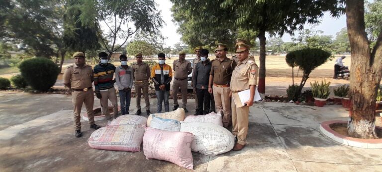 सोनभद्र : एक महिला समेत 5 लोग गांजा की बड़ी के खेप के साथ कार समेत पकड़े गए, दो कुंतल 43 किलो गांजा बरामद।