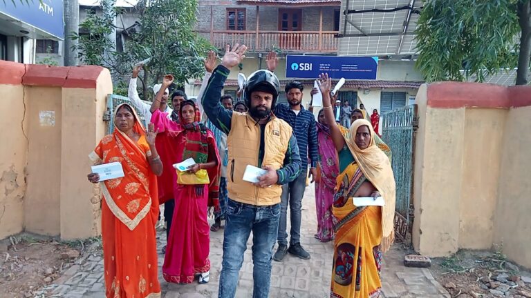 गोविंदपुर :भारतीय स्टेट बैंक कर्मचारियों की मनमानी से उपभोक्ता त्रस्त, कब सुधरेगी व्यवस्था?