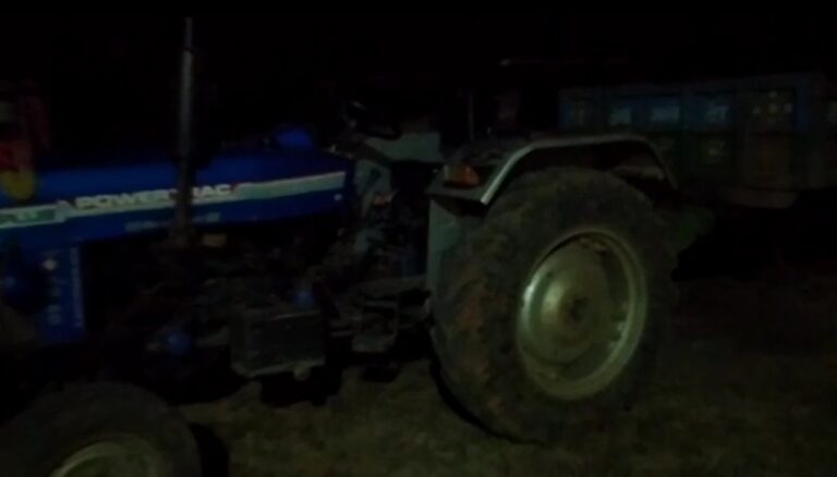 गुलालझरिया ठेमा नदी से अवैध बालू खनन कर परिवहन में लिप्त ट्रैक्टर को किया सीज।