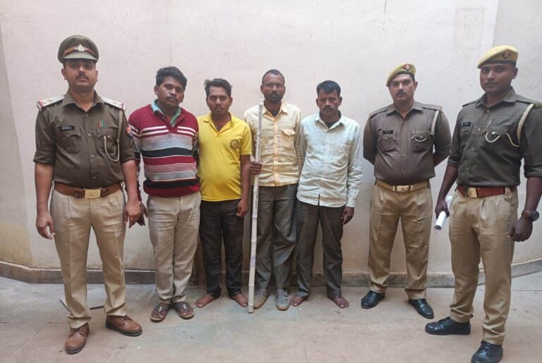 करमा पुलिस ने हत्या करने में शामिल 04 लोगों को गिरफ्तार कर हत्या में प्रयुक्त लाठी बरामद।