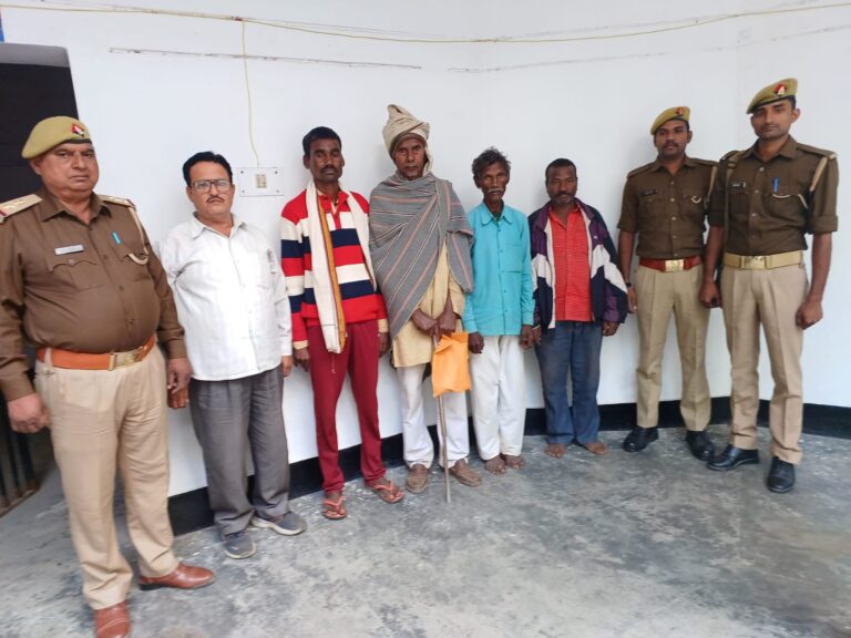 चोपन पुलिस ने सात वारंटीयो को किया गिरफ्तार।