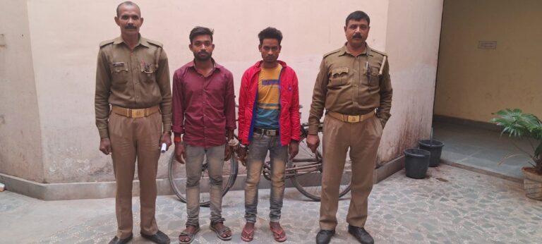 राबर्ट्सगंज पुलिस द्वारा चोरी के मोबाइल के साथ 02 नफर अभियुक्तगण को किया गया गिरफ्तार।
