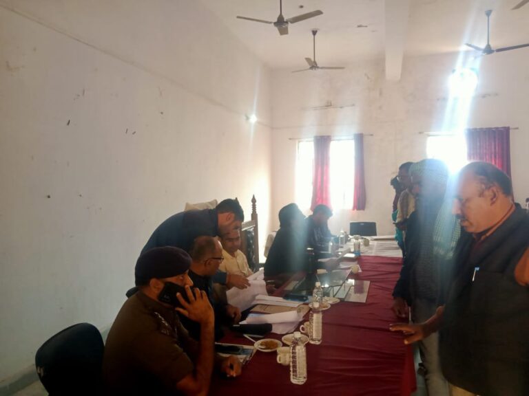 तहसील समाधान दिवस पर 21 मामले आए 4 मामलों का निस्तारण।