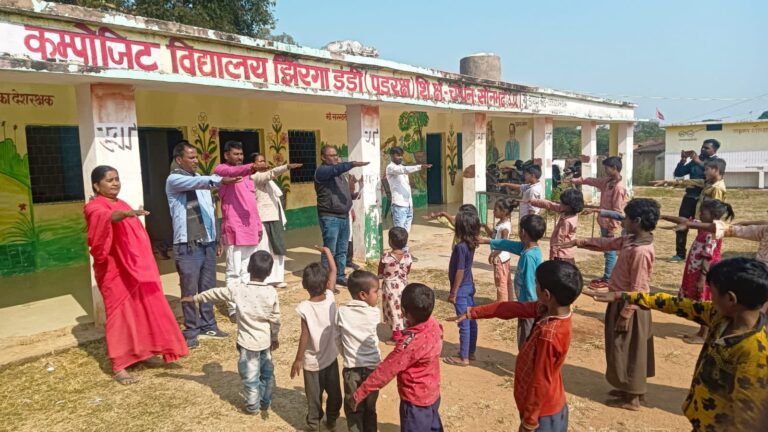 स्वच्छता अभियान के अंतर्गत बच्चों को दिलाई गई शपथ।