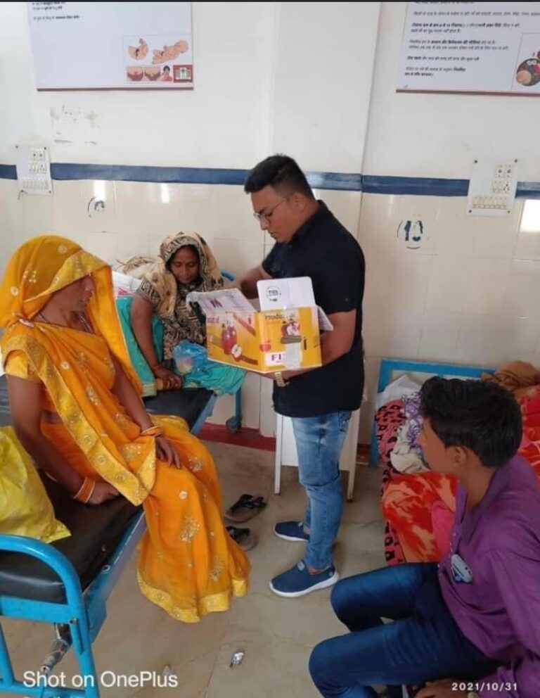 भाजपा प्रदेश उपाध्यक्ष कांतिदेव सिंह के जन्मदिवस पर मरीजों में वितरित किया गया फल, दी गयी शुभकामनाएं।