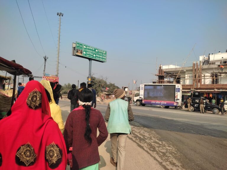 सोनभद्र : अब महिलाएं न घबराए 112 मिलाए, जन जागरूकता अभियान का सातवां दिन।