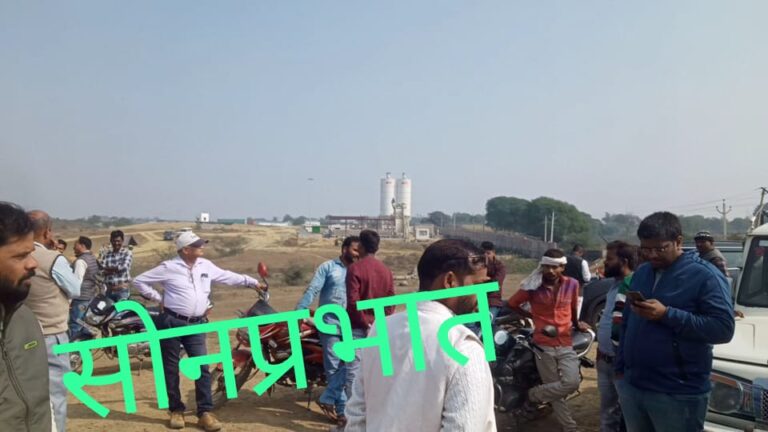 सोनभद्र : पुस्तैनी जमीन को लेकर निजी कंपनी और आदिवासी के बीच नोक झोंक।