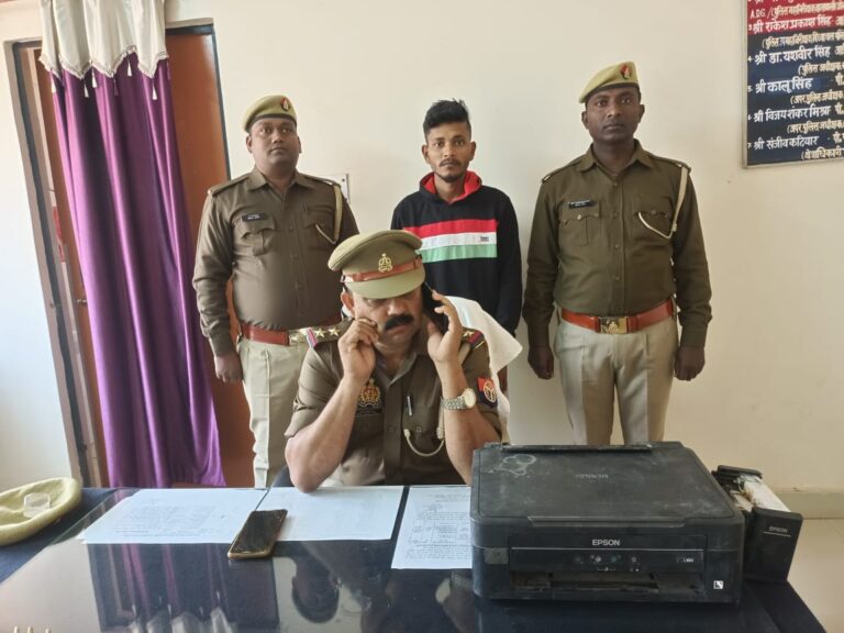 करमा पुलिस ने चोरी के प्रकरण से सम्बन्धित एक वांछित अभियुक्त को किया गिरफ्तार।