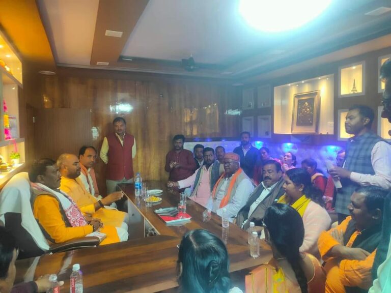 दुद्धी विधायक ने नगर निकाय चुनाव के मद्देनजर भाजपा का हर घर झंडा की शुरुआत की