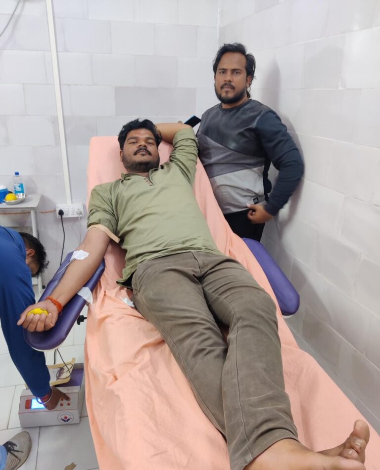 रक्तदान कर भाजपा आईटी सेल ने दिया लोगों से रक्तदान का संदेश।