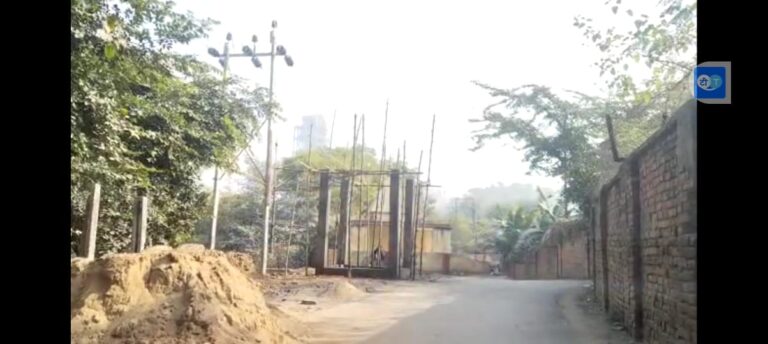 नगर पंचायत द्वारा निजी हित में कराया जा रहा है कार्य।