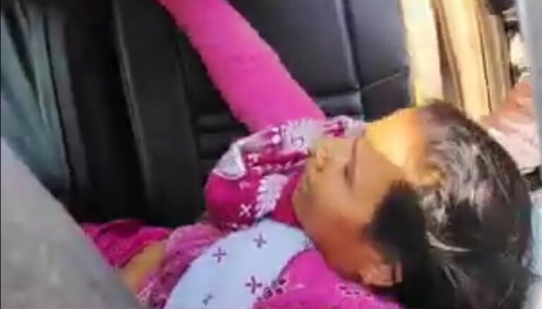 बनारस ट्रामा सेंटर मे हुई महिला शिक्षक की मौत, आज रेणुकूट मे V.Mart के पास महिला टीचर का हुआ था एक्सीडेंट।