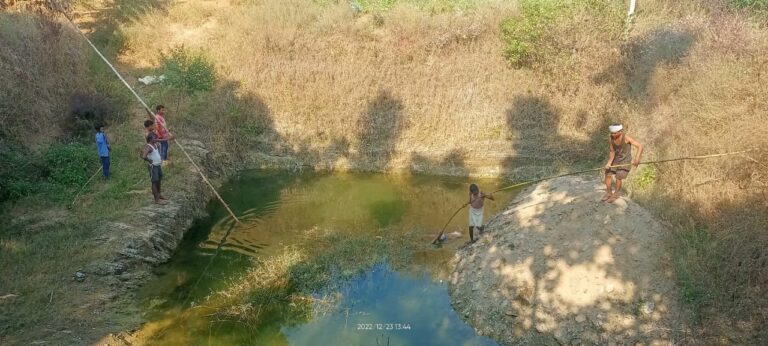 बावली में मिला अधेड़ का शव,परिजनों में कोहराम।