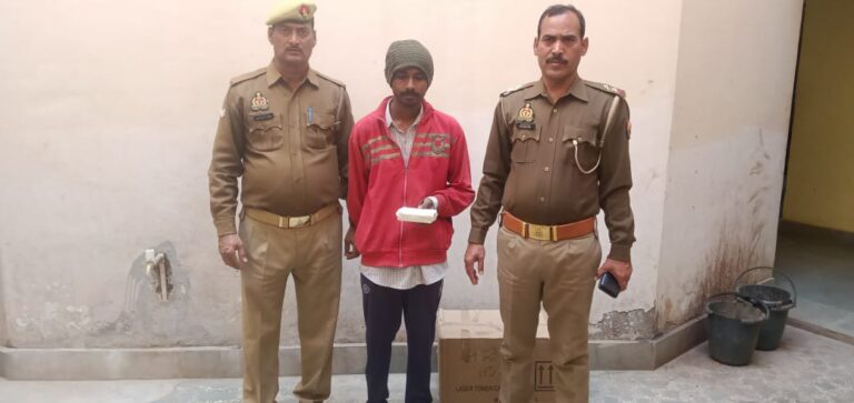 रॉबर्ट्सगंज पुलिस ने महिला से सोने की चेन छिनकर भागने वाले 1 अभियुक्त और 2 बाल अपचारी को लिया हिरासत में।