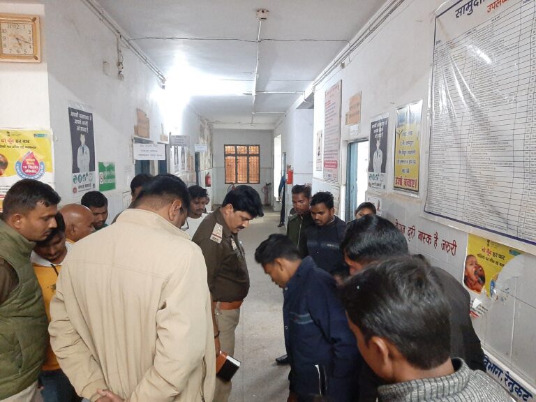 बाइक के टक्कर से गर्भवती महिला सहित चार घायल बालक की मौत