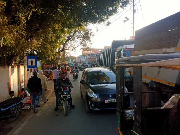 रीवा रांची राष्ट्रीय राज्य मार्ग जाम की भेंट चढ़ा