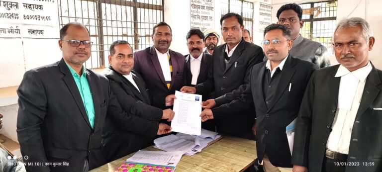 डिस्ट्रिक्ट बार एसोसिएशन चुनाव : अध्यक्ष, महामंत्री एवं कोषाध्यक्ष पद पर दो-दो प्रत्याशियों ने किया नामांकन। 