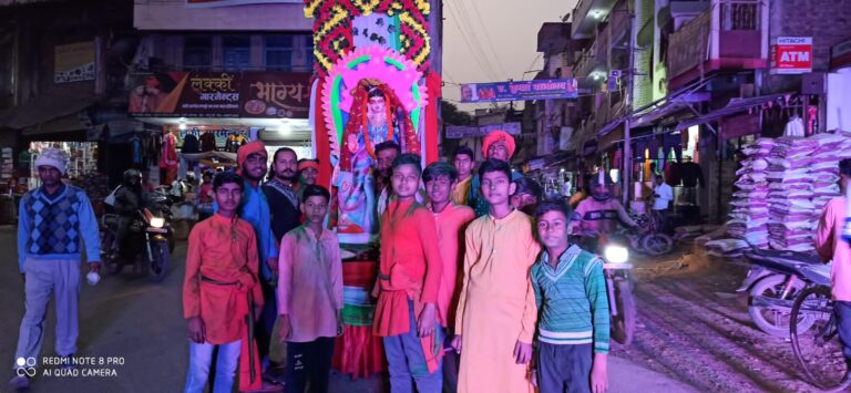 पुरे विधि विधान से पूजन अर्चन के बाद ज्ञान की देवी मां सरस्वती की प्रतिमा का हुआ भावपूर्ण विसर्जन।