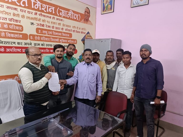 ग्राम प्रधान की मनमानी से उग्र हुए पंचायत सदस्य, त्रिस्तरीय समिति लागू करने की मांग , दिया ज्ञापन।