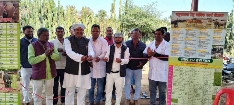 पशु आरोग्य शिविर में पशुओं का हुआ हुआ उपचार ,बताया रखरखाव के तरीके।