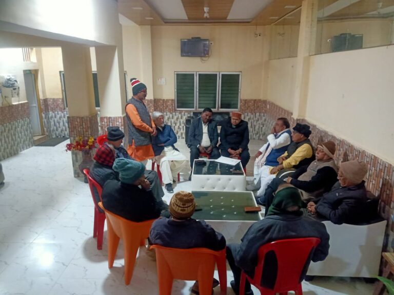 पंडित दीनदयाल उपाध्याय विचार मंच ने नारी शक्ति की प्रतिमूर्ति हीरा बा को होटल ग्रीन स्टार में प्रबुद्ध जनों ने मौन रखकर दी श्रद्धांजलि।