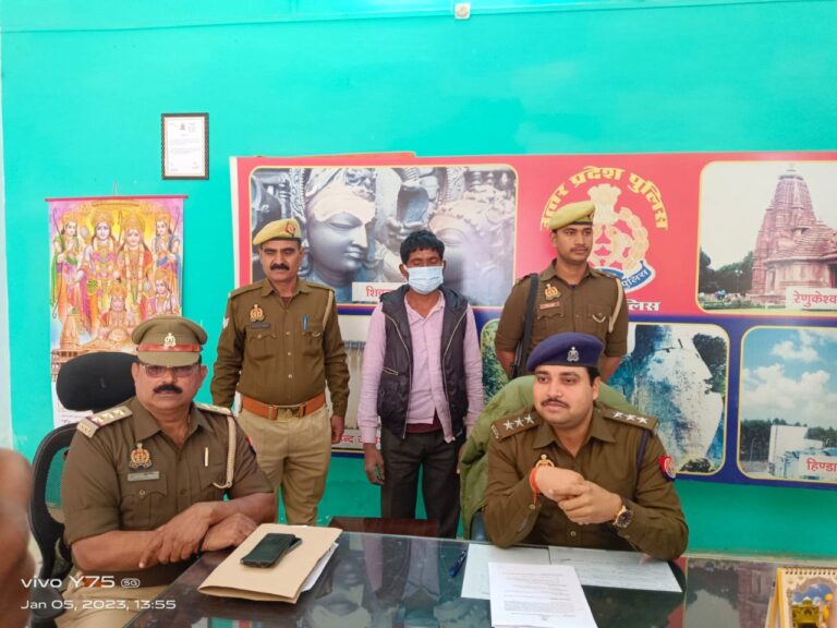 रॉबर्ट्सगंज पुलिस व अपराध शाखा को मिली सफलता, 25 हजार रुपये का इनामिया लूट का वांछित अभियुक्त गिरफ्तार।