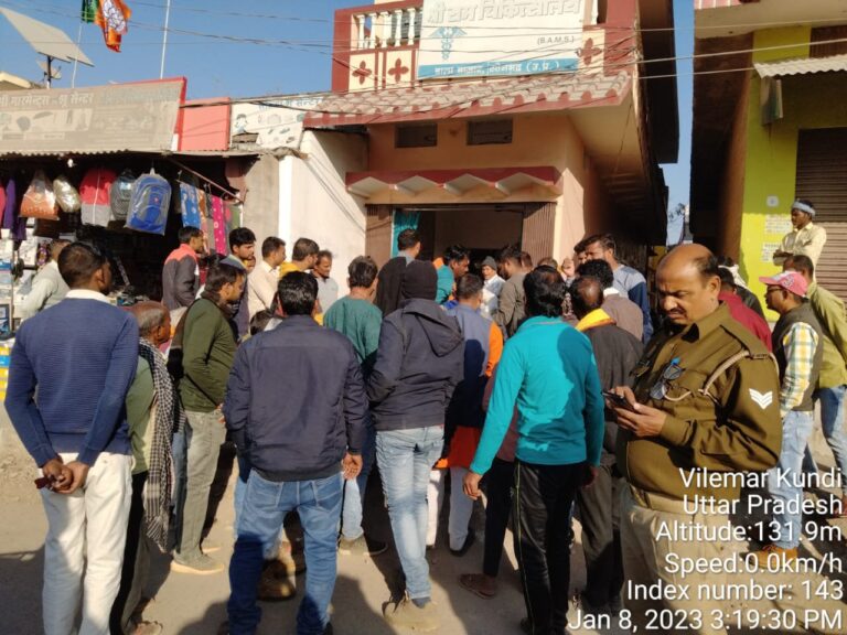 पैदल जा रहे एक व्यक्ति को बाइक सवार ने मारी टक्कर, हुए दो घायल।