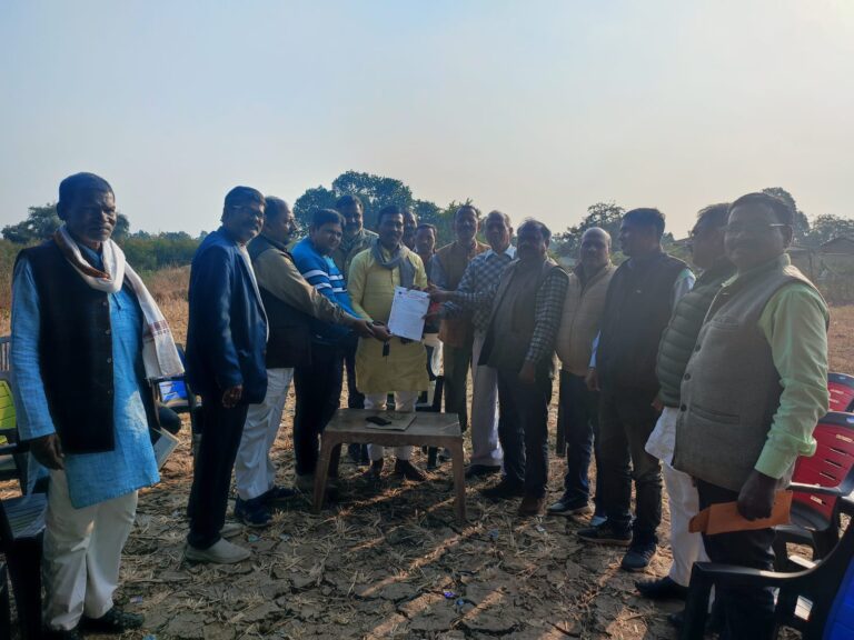 दुद्धी विधायक रामदुलार सिंह गौड़ को मुख्यमंत्री के नाम सिविल बार एसोसिएशन व दुद्धी को जिला बनाओ संघर्ष मोर्चा प्रतिनिधिमंडल नें सौंपा ज्ञापन।