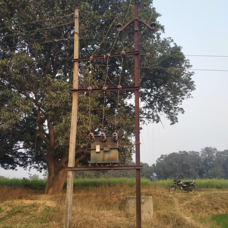 सलैयाडीह गांव का 25 केवीए ट्रांसफार्मर जला लोग अंधेरे में।