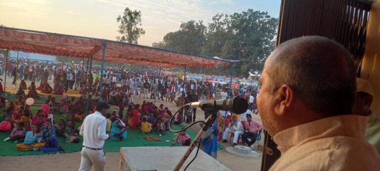 आदिवासी स्वतंत्रता संग्राम सेनानी शहीद स्थल नगवा पर महात्मा गांधी की पुण्यतिथि पर आदिवासी सम्मेलन।