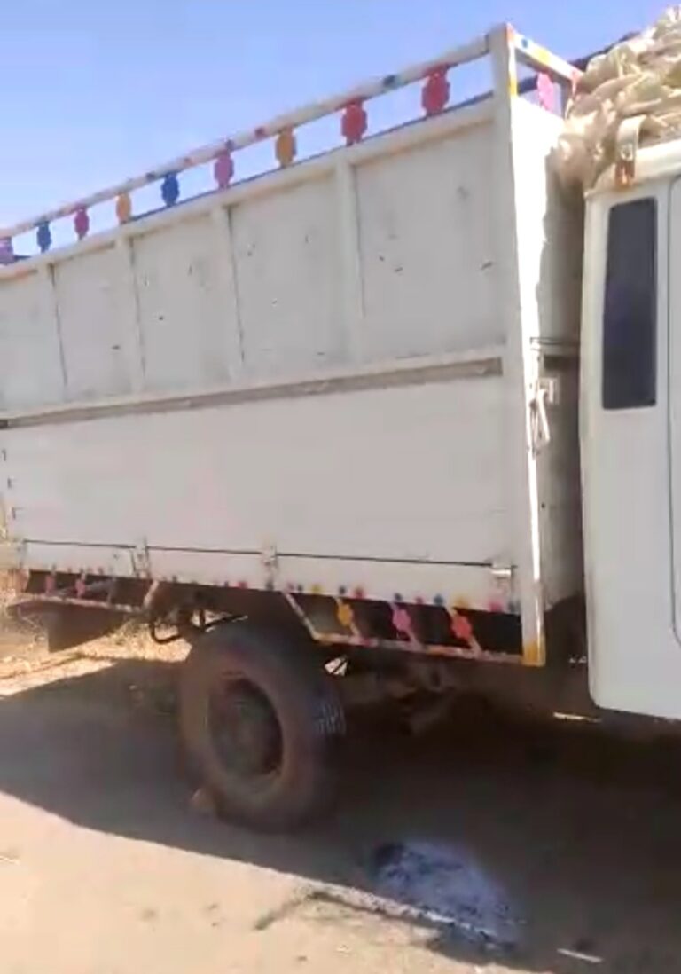 अबूझ हाल में लगी मालवाहक पिकअप में आग