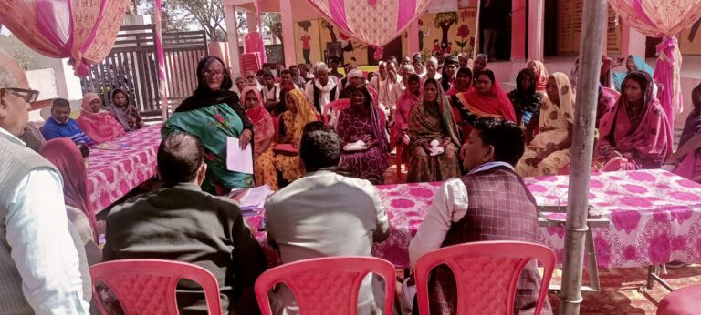 ग्राम पंचायत कोटा के पंचायत भवन पर की गई ग्राम वासियों की खुली बैठक।