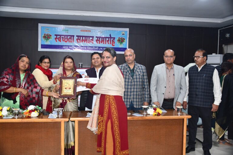 “स्वच्छता रैंकिंग में प्रथम स्थान पाना हमारा पहला लक्ष्य।” – श्री मती रानी अग्रवाल