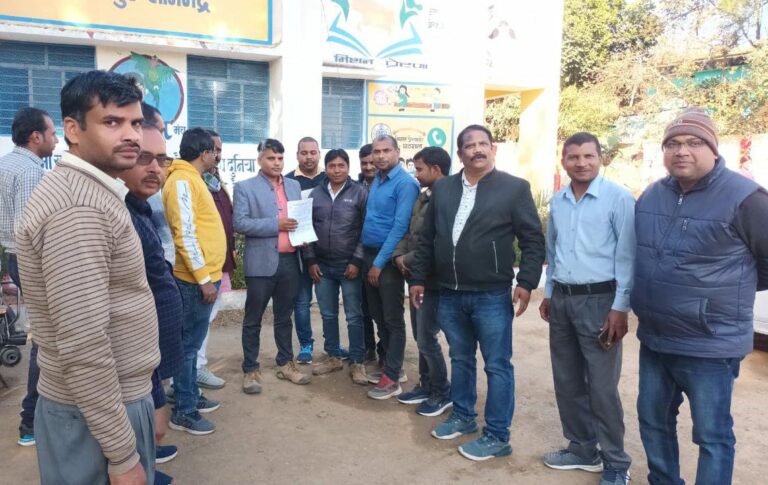 उत्तर प्रदेशीय प्राथमिक शिक्षक संघ ने शिक्षकों के पदोन्नति हेतु वरिष्ठता सूची उपलब्ध कराने के लिए खंड शिक्षा अधिकारी म्योरपुर को दिया ज्ञापन।