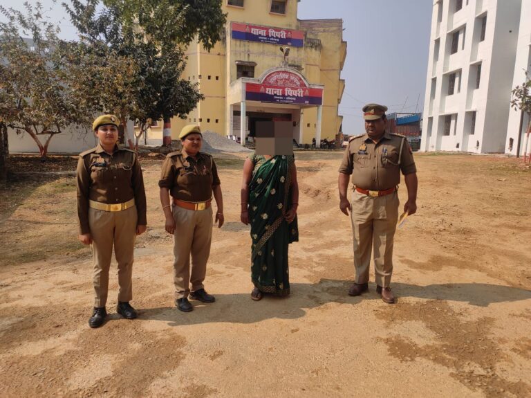 पिपरी पुलिस ने हत्या से सम्बन्धित 01 वांछित अभियुक्ता को गिरफ्तार कर मा0 न्यायालय भेजा।