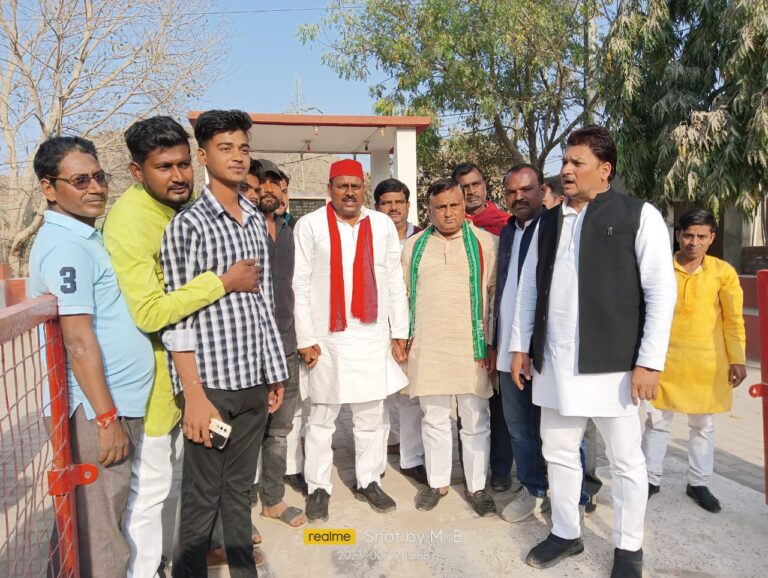 पूर्व एमएलसी का सपा कार्यकर्ताओं ने किया जोरदार स्वागत।