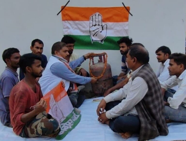 होली त्यौहार पर सरकार का आम जनमानस को तोहफा बढ़े सिलेंडर के दाम -आशु