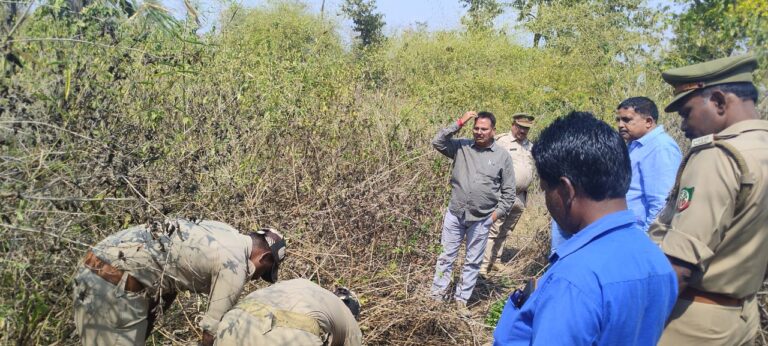 मनबसा कठौंधी जंगल में खैर का पेड़ काटने वाले दो आरोपी गिरफ्तार