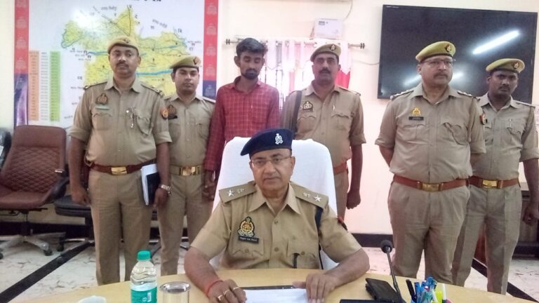 थाना दुद्धी पुलिस द्वारा चेकिंग के दौरान 01 ट्रक से 16620 बोतलों में 5320 लीटर अवैध अंग्रेजी शराब (अनुमानित कीमत 53 लाख 20 हजार रुपये) बरामद कर 01 अन्तरप्रांतीय शराब तस्कर को किया गया गिरफ्तार