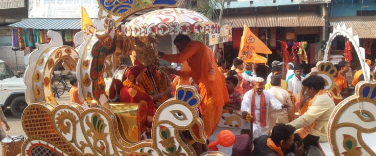 जय श्रीराम के जय घोष व बजरंगी झंडे से पटा घोरावल का कोना कोना