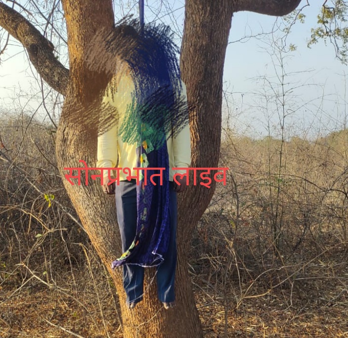 संदिग्ध परिस्थितियों में पेड़ से लटकता मिला शव, जांच में जुटी पुलिस