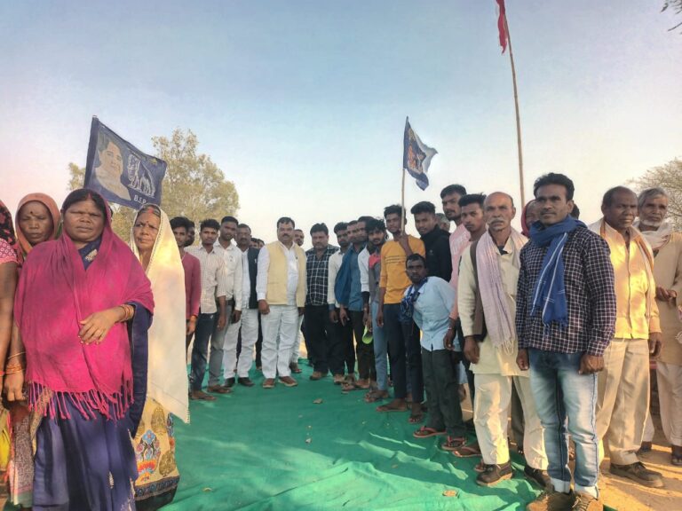 बसपा का गांव चलो अभियान के तहत धरतीडोलवा में बैठक संपन्न।