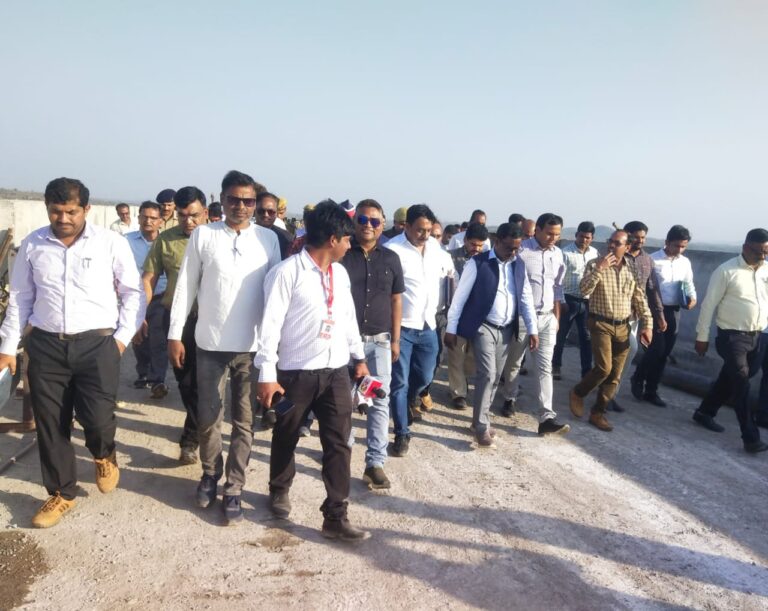 मंडलायुक्त ने कनहर डैम का किया निरीक्षण।