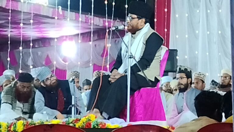 दारुल उलूम कादरिया नूरिया बघाडू में जश्ने दस्तार बंदी पर शोअरा, ओलमा द्वारा शेरो शायरी तकरीर की चली अविरल प्रवाह।