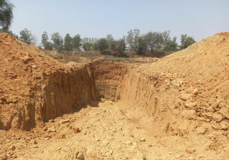 लघु सिचाई विभाग के ठेकेदार व एमआई की मिलीभगत में मजदूर दाने-दाने को तरसे