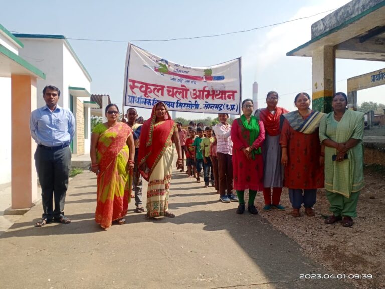 सर्व शिक्षा अभियान के तहत निकाली गई रैली
