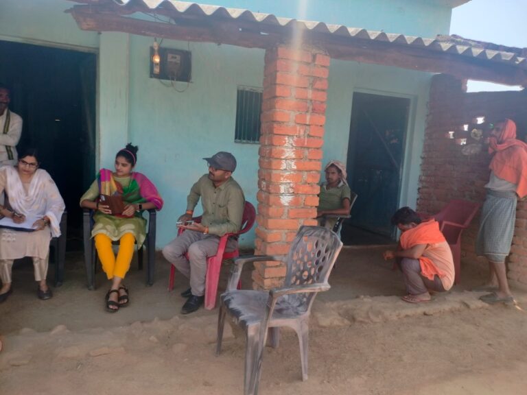 नाबालिक बालिका का शोषण करने की शिकायत पर पहुँचे जिला प्रोबेशन अधिकारी,किया जांच