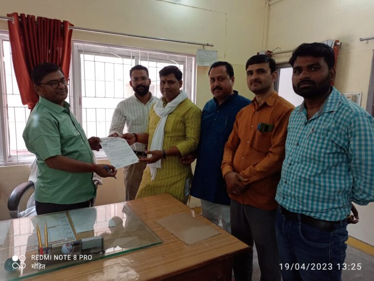 उत्तर प्रदेशीय प्राथमिक शिक्षक संघ सोनभद्र ने जमात उल विदा के स्थानीय अवकाश हेतु जिलाधिकारी महोदय को सौंपा ज्ञापन