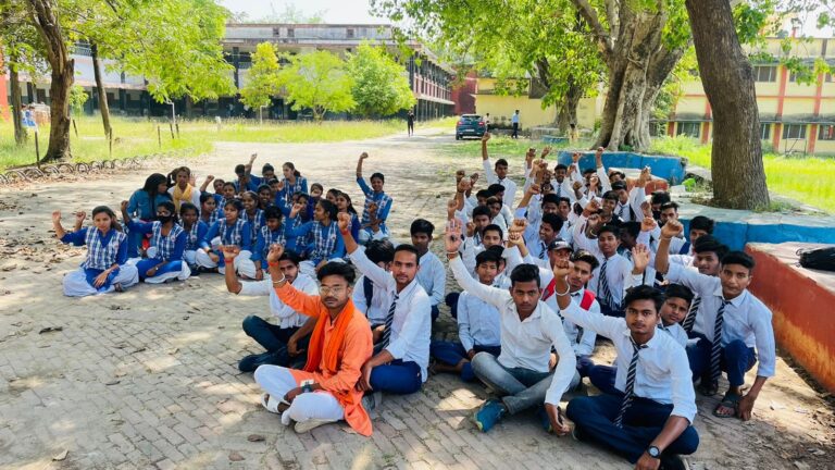 ओआईसी के निजीकरण के खिलाफ विद्यार्थियों का बेमियादी धरना।